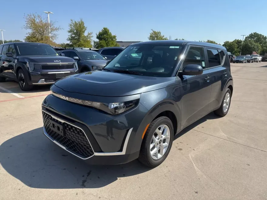 2024 Kia Soul LX photo 1