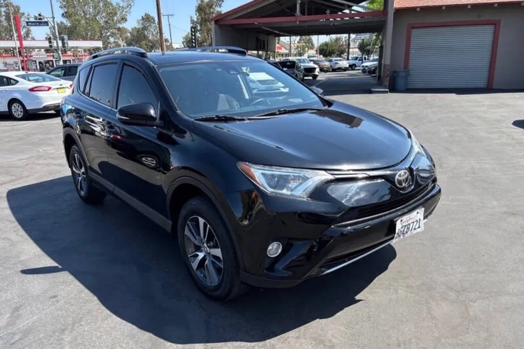 2018 Toyota RAV4 XLE photo 1