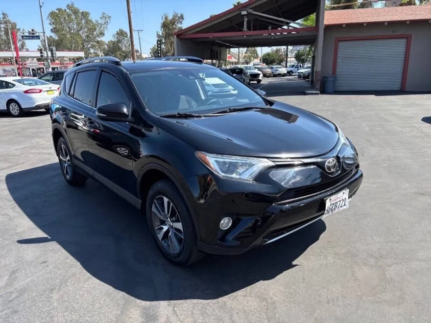 2018 Toyota RAV4 XLE photo 1