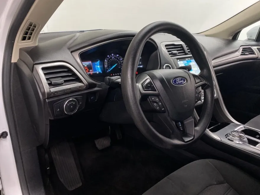 2018 Ford Fusion SE photo 1