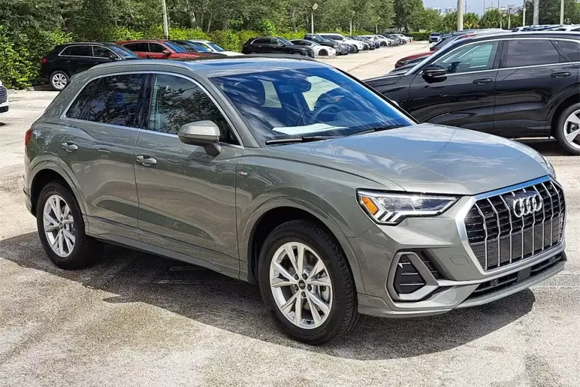 2025 Audi Q3 45 TFSI S line Premium photo 1