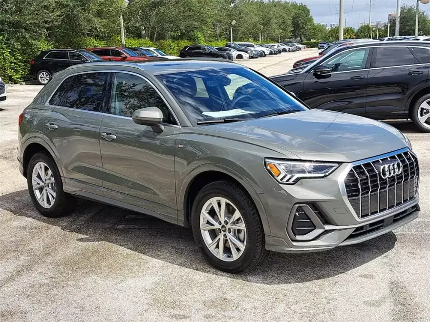 2025 Audi Q3 45 TFSI S line Premium photo 1