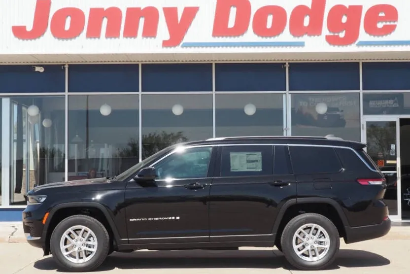 2025 Jeep Grand Cherokee Laredo photo 1