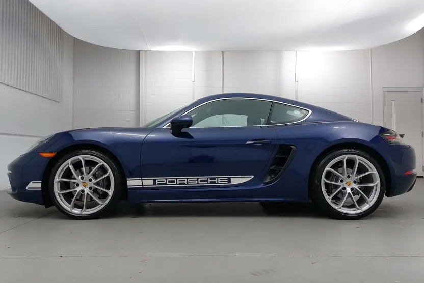 2024 Porsche Cayman photo 1