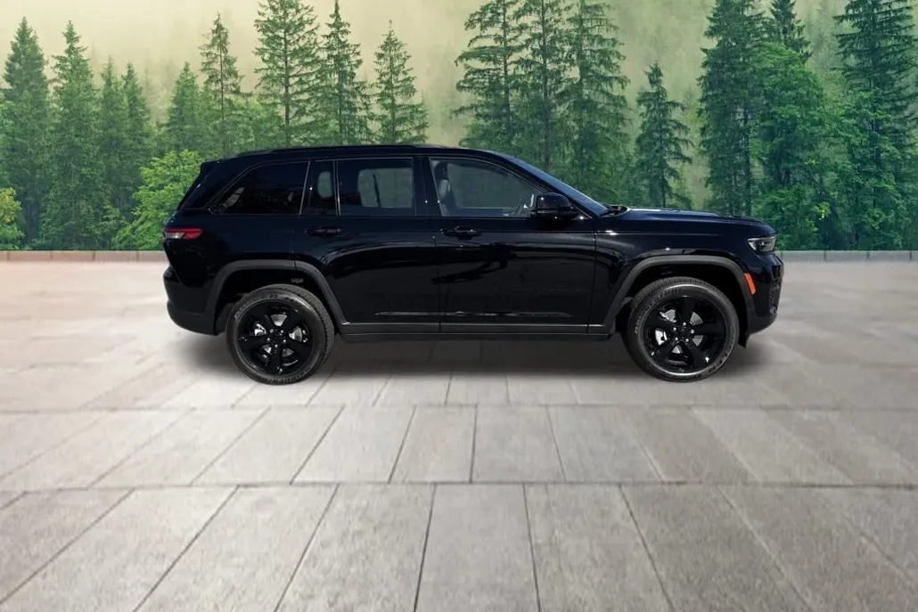 2025 Jeep Grand Cherokee Altitude photo 1