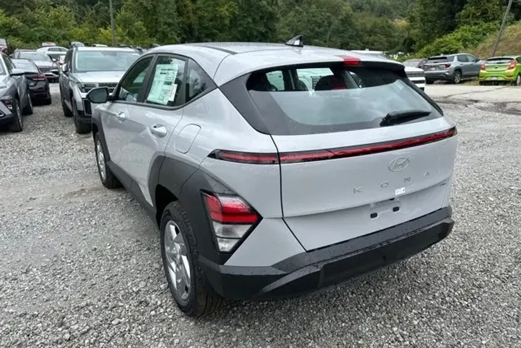 2026 Hyundai Kona SE photo 1