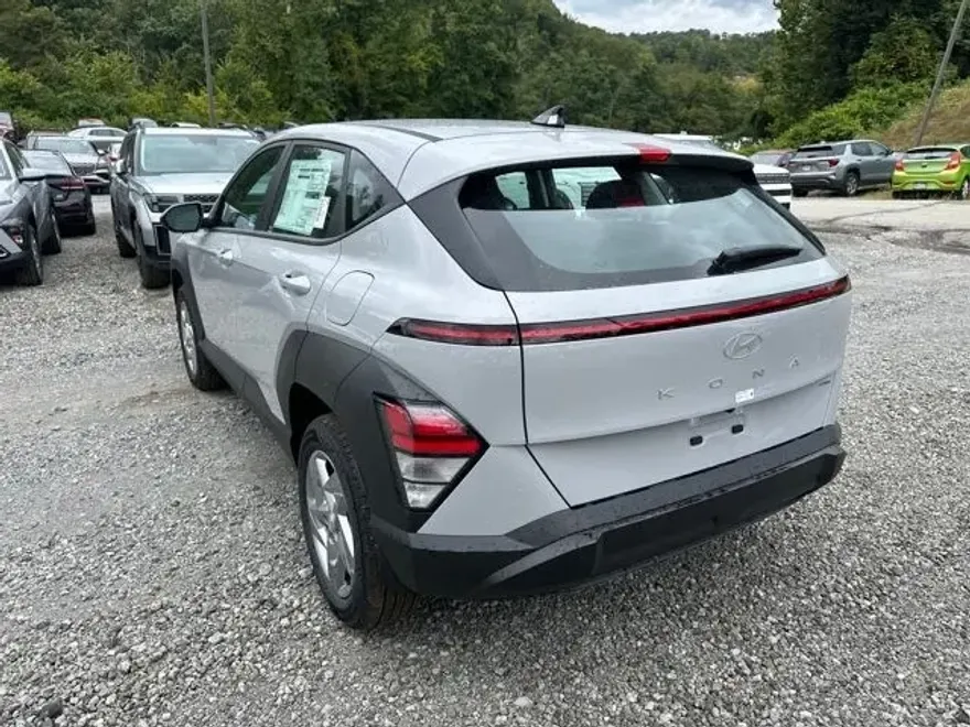 2026 Hyundai Kona SE photo 1