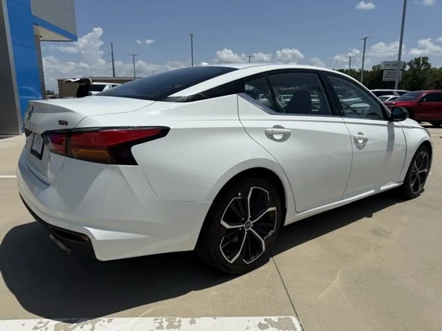 2023 Nissan Altima 2.5 SR photo 1