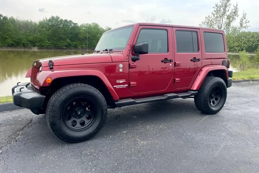 2011 Jeep Wrangler Unlimited Sahara photo 1