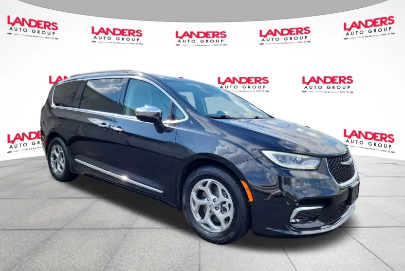 2023 Chrysler Pacifica Limited photo 1