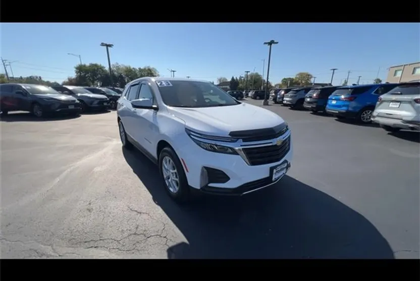 2023 Chevrolet Equinox LT photo 1