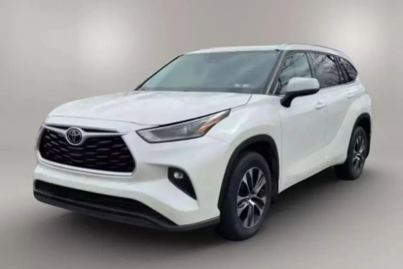 2021 Toyota Highlander XLE Sport photo 1