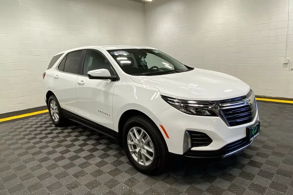 2024 Chevrolet Equinox LT photo 1