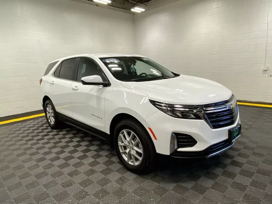 2024 Chevrolet Equinox LT photo 1