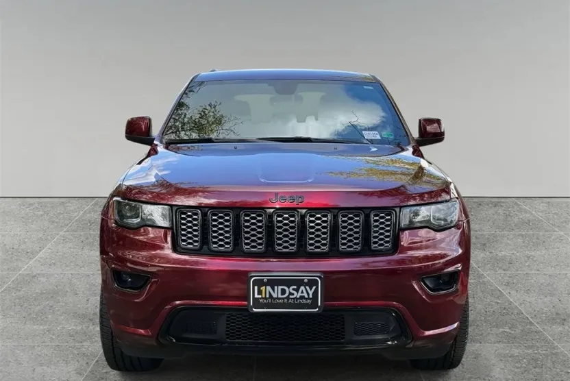 2017 Jeep Grand Cherokee Altitude photo 1