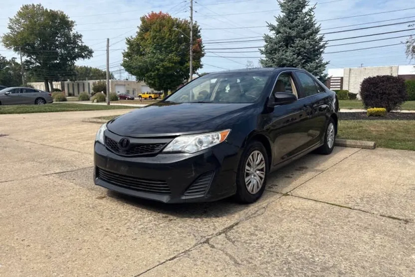 2014 Toyota Camry L photo 1