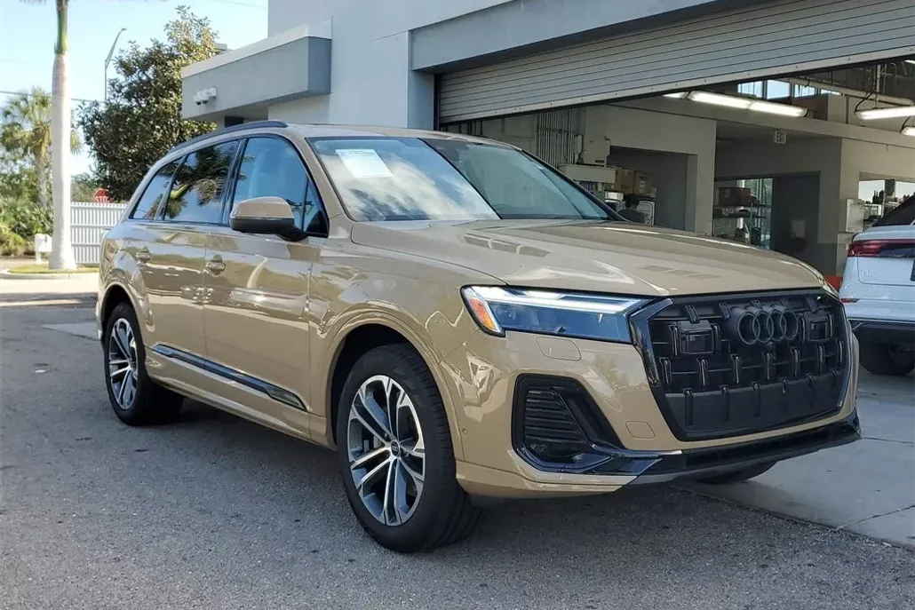 2025 Audi Q7 45 Premium Plus photo 1