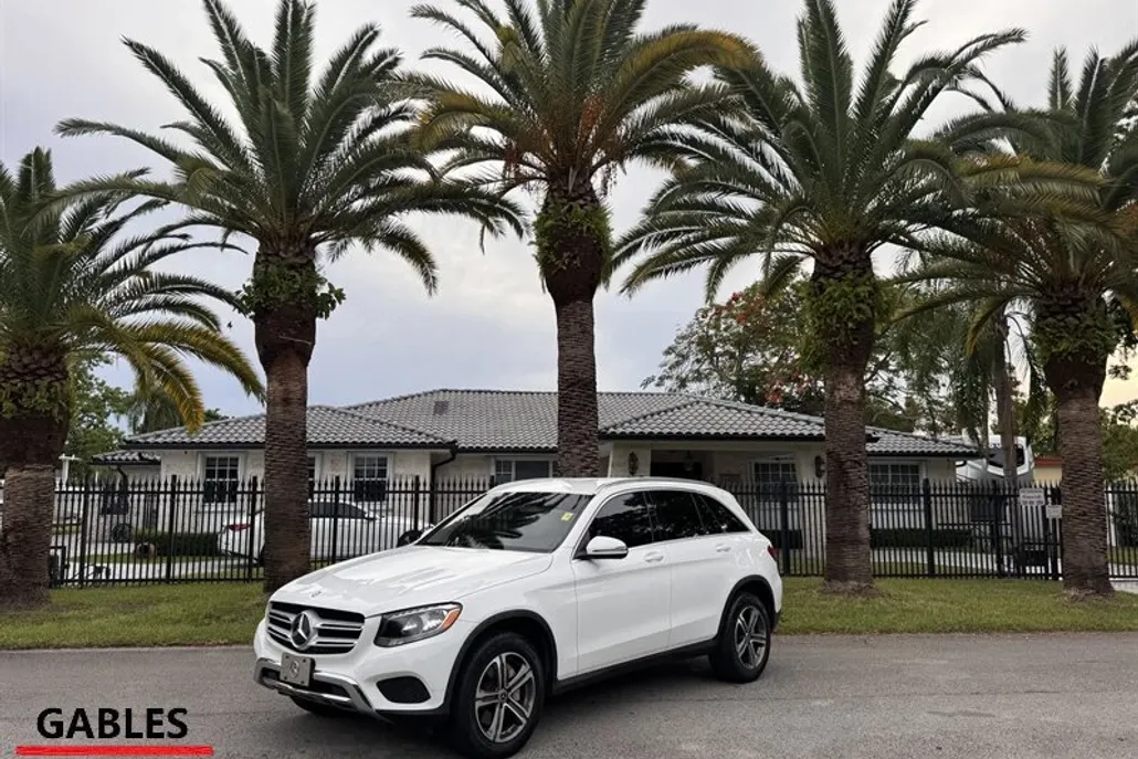 2016 Mercedes Benz GLC 300 4MATIC photo 1