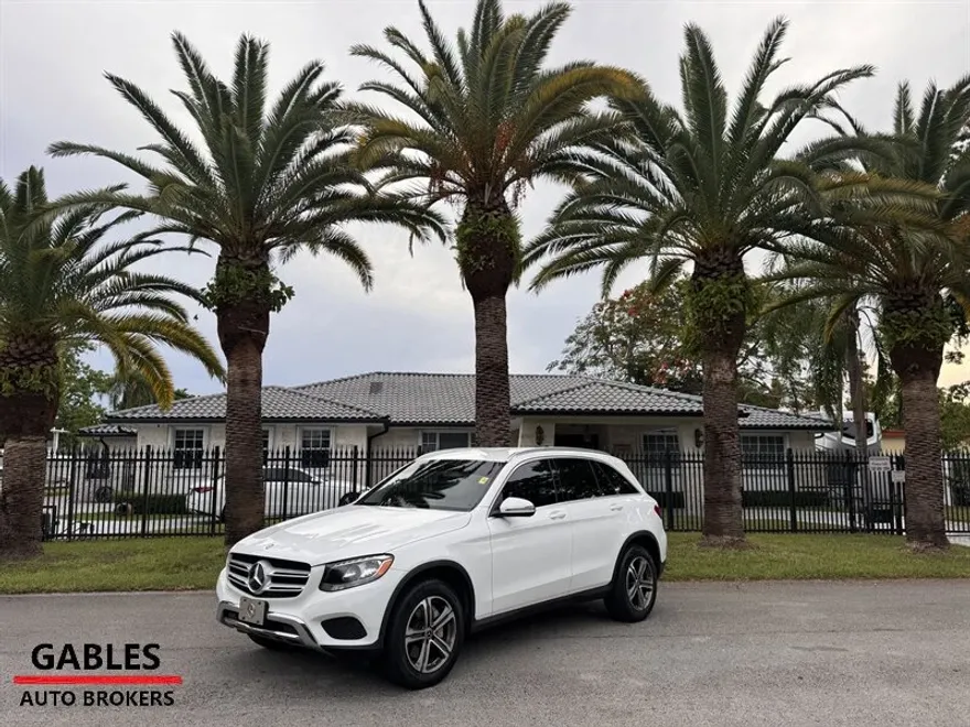 2016 Mercedes Benz GLC 300 4MATIC photo 1