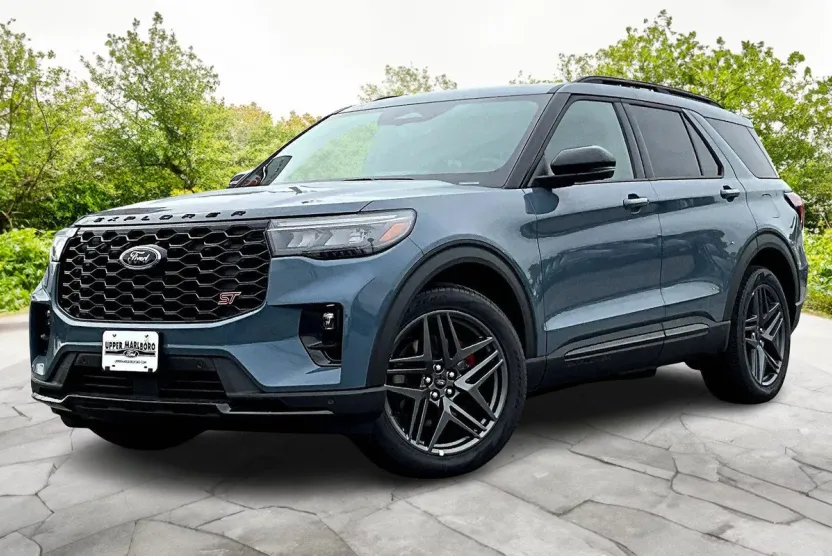 2025 Ford Explorer ST photo 1