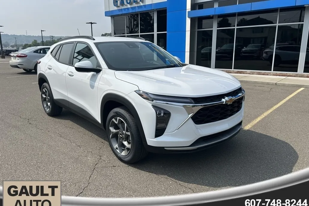 2025 Chevrolet Trax LT photo 1