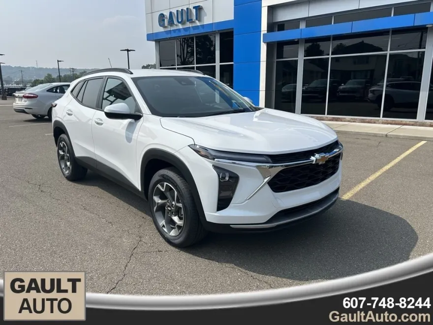 2025 Chevrolet Trax LT photo 1