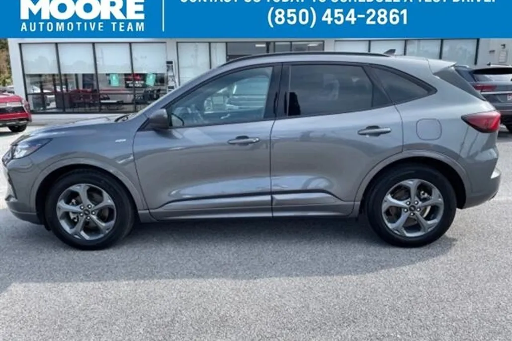 2023 Ford Escape ST-Line photo 1