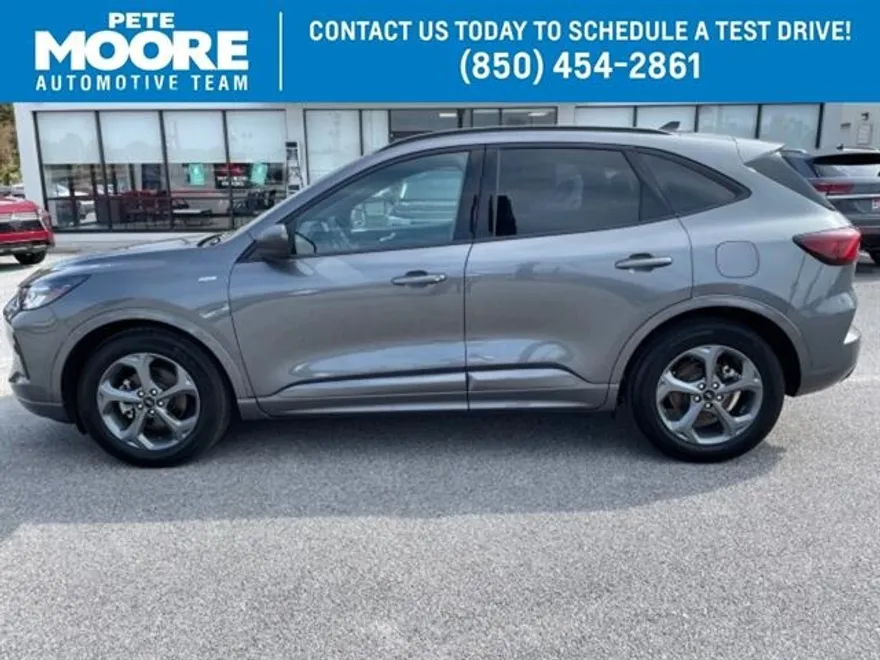 2023 Ford Escape ST-Line photo 1
