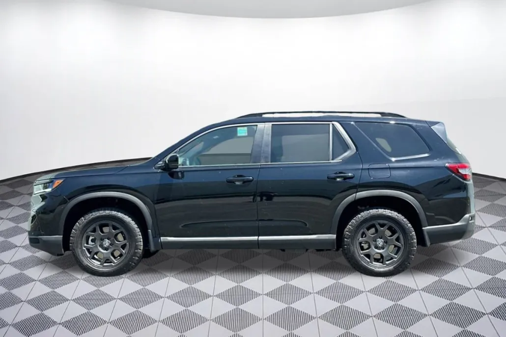 2025 Honda Pilot TrailSport photo 1