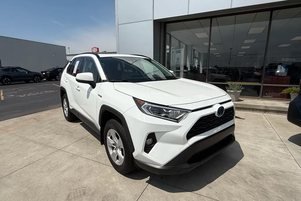 2020 Toyota RAV4 Hybrid XLE photo 1