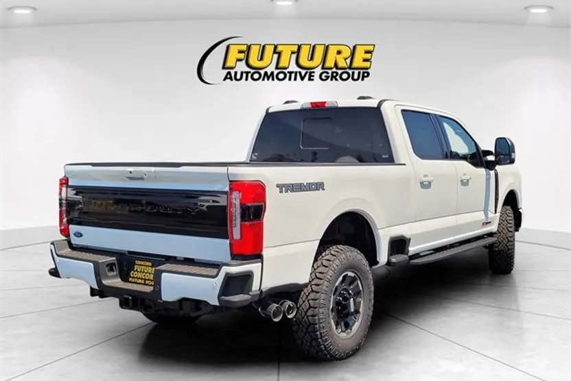 2025 Ford F-350 Platinum photo 1