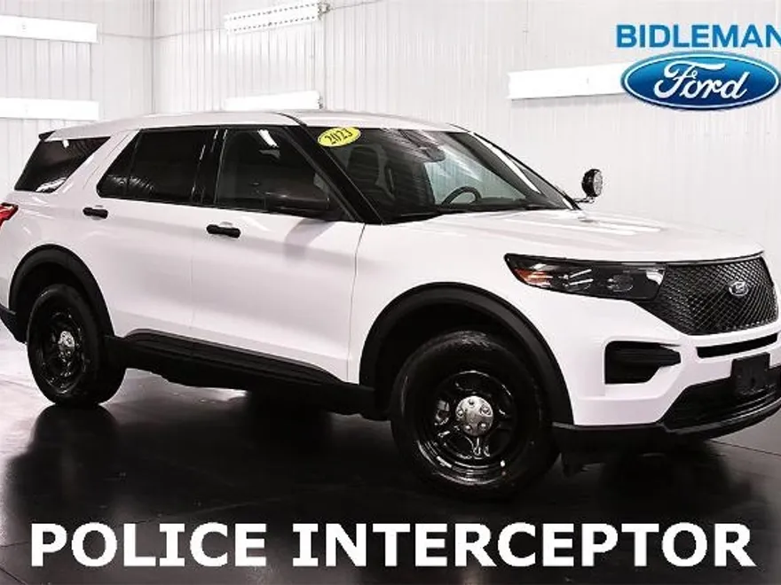 2023 Ford Explorer photo 1