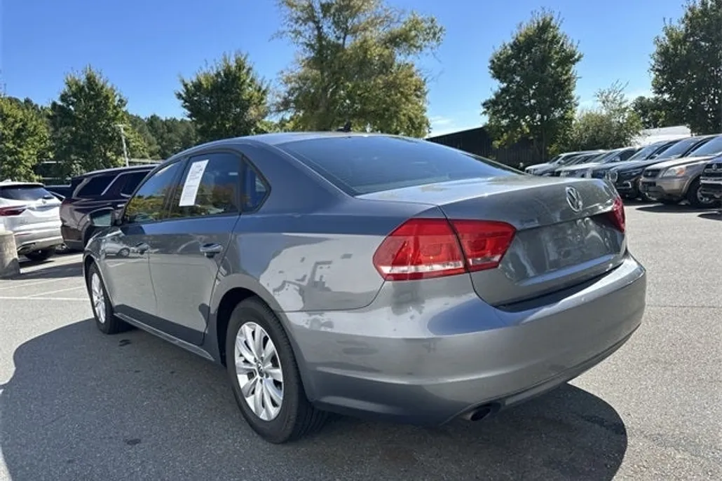 2014 Volkswagen Passat Wolfsburg Edition photo 1
