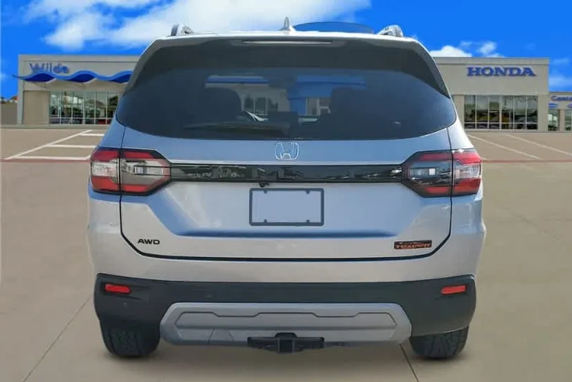 2025 Honda Pilot TrailSport photo 1