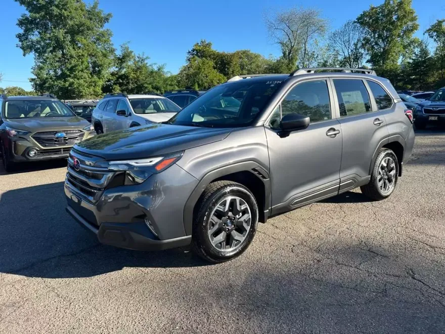 2025 Subaru Forester Premium photo 1
