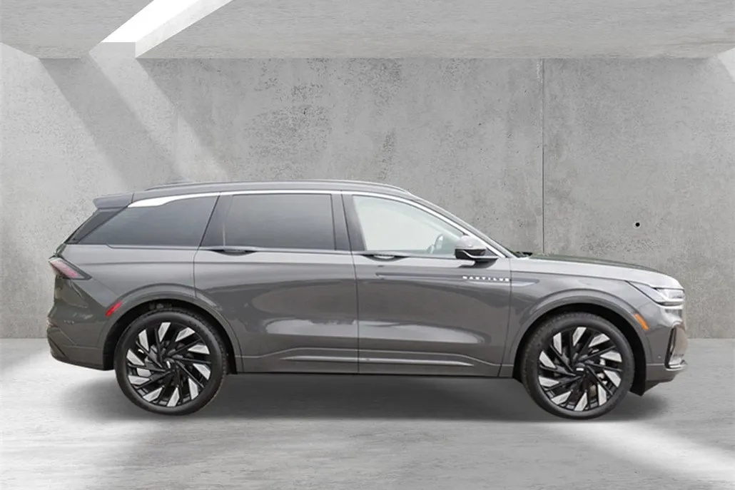 2024 Lincoln Nautilus Black Label photo 1