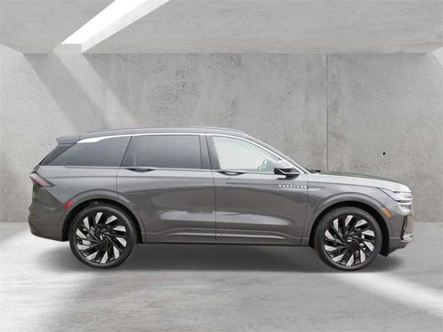 2024 Lincoln Nautilus Black Label photo 1