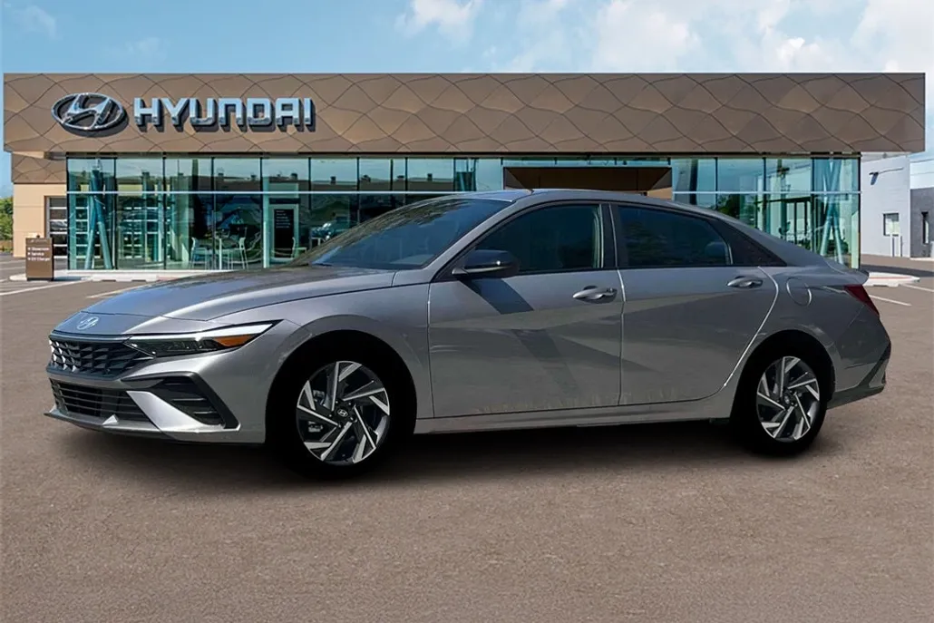2025 Hyundai Elantra SEL Sport photo 1