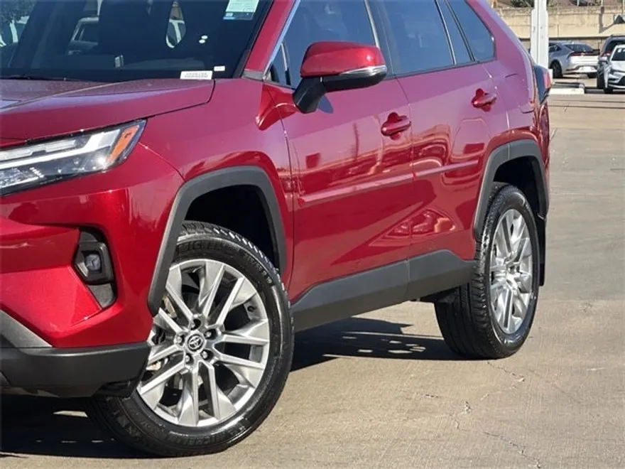 2025 Toyota RAV4 XLE Premium photo 1