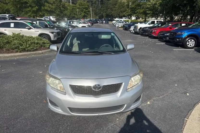 2010 Toyota Corolla LE photo 1