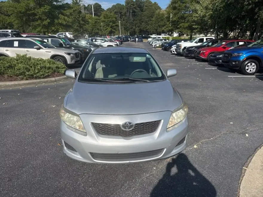 2010 Toyota Corolla LE photo 1