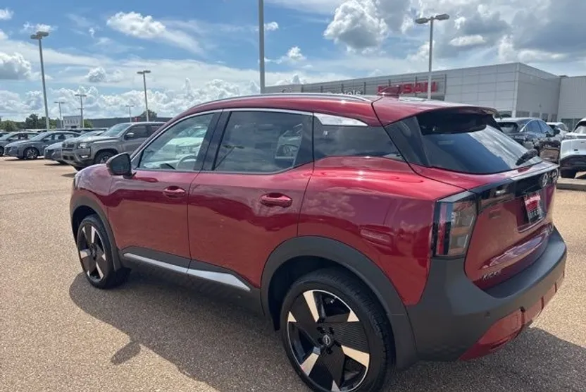 2025 Nissan Kicks SR photo 1