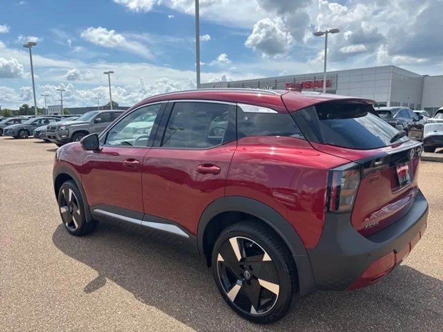2025 Nissan Kicks SR photo 1