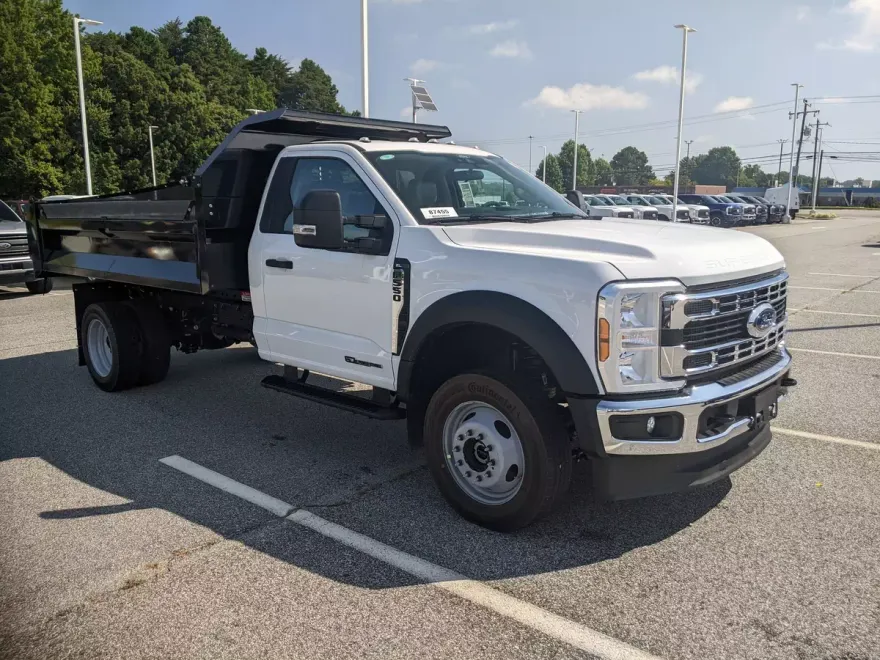 2025 Ford F-550 XL photo 1