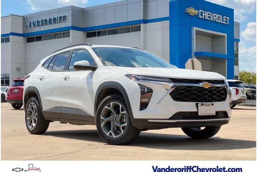 2025 Chevrolet Trax LT photo 1