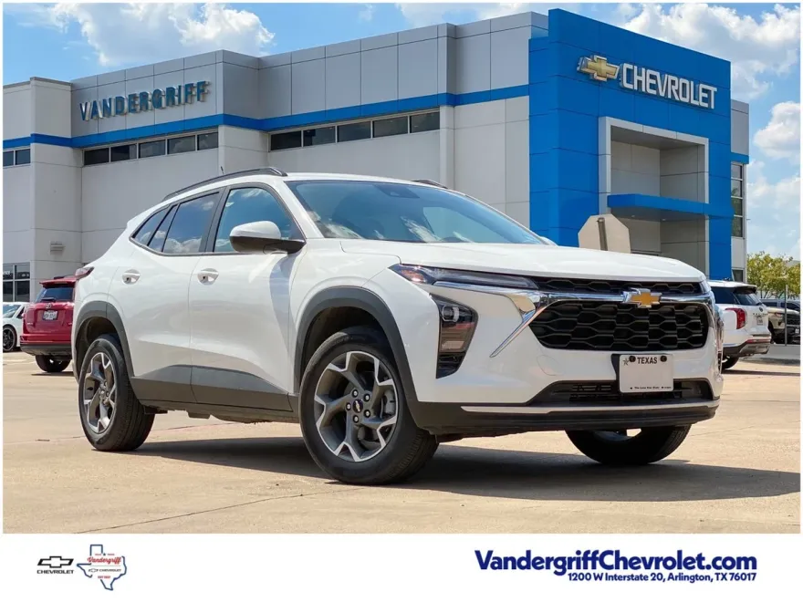 2025 Chevrolet Trax LT photo 1