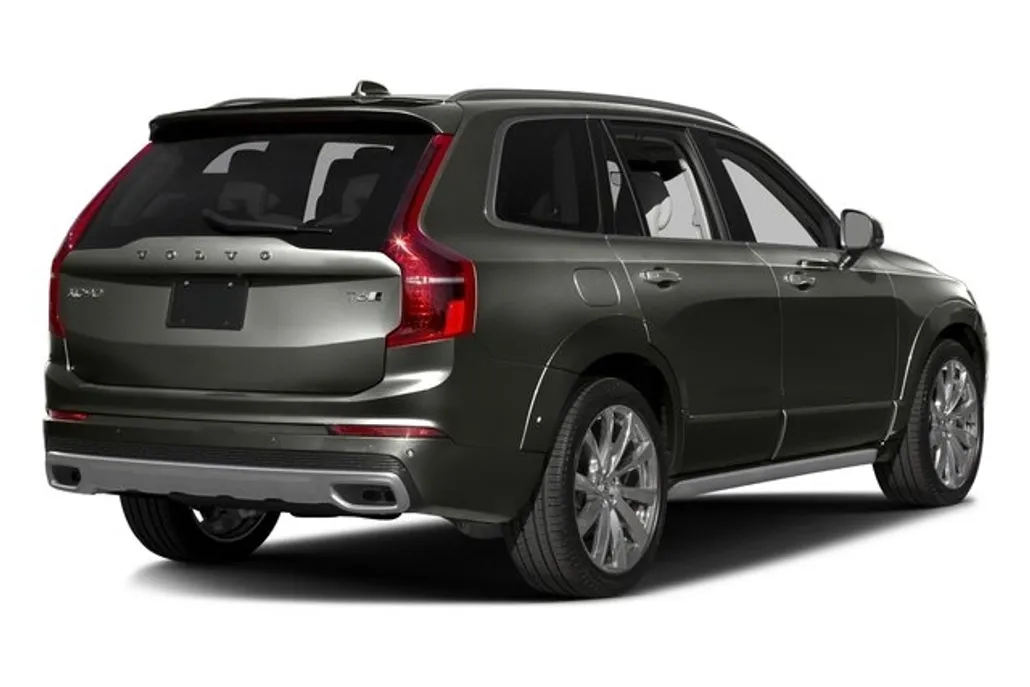 2016 Volvo XC90 T6 Momentum photo 1