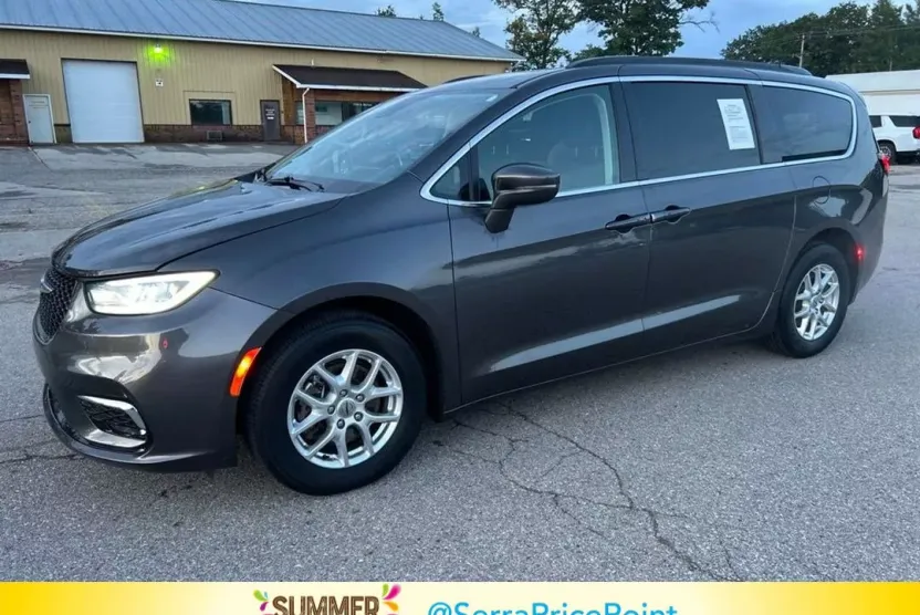 2022 Chrysler Pacifica Touring L photo 1