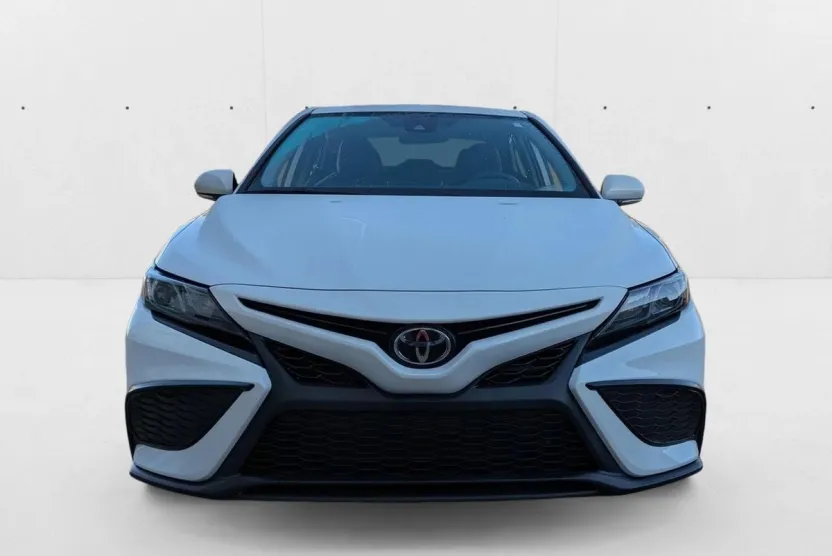 2022 Toyota Camry SE photo 1