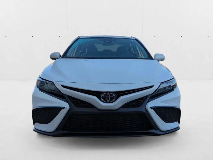 2022 Toyota Camry SE photo 1